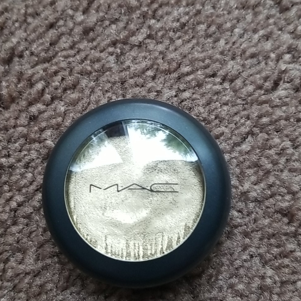 MAC metallic eyeshadow